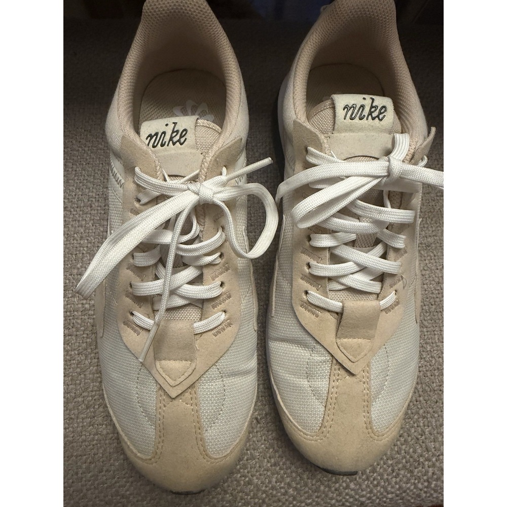 Nike Women's Air Max Pre-Day trainers  Light Bone and Sanddrift Size 7.5